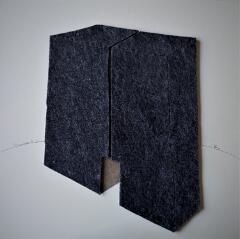 Hommage à U. S.,2022, Filz und Papier, 40 x 40 cm